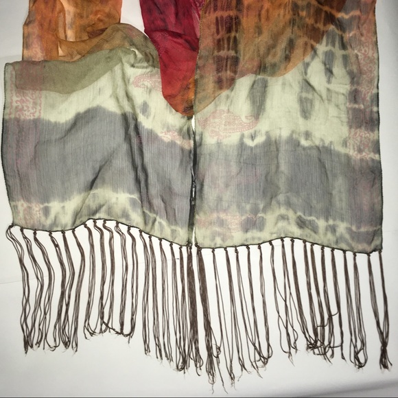 Beautiful fringe scarf, ombré effect design - Picture 3 of 7